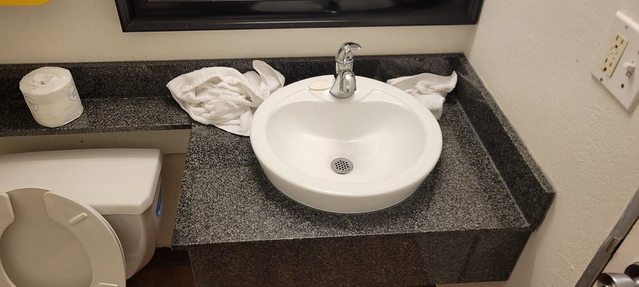 Motel 6 Warwick RI Providence Airport I 95 — Bathroom
