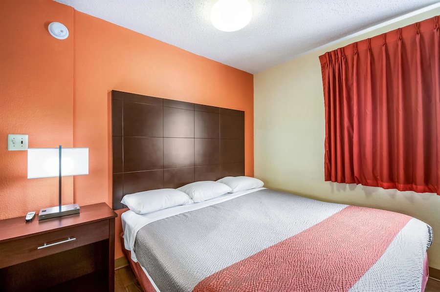 Motel 6 Washington DC Convention Center — Guest room