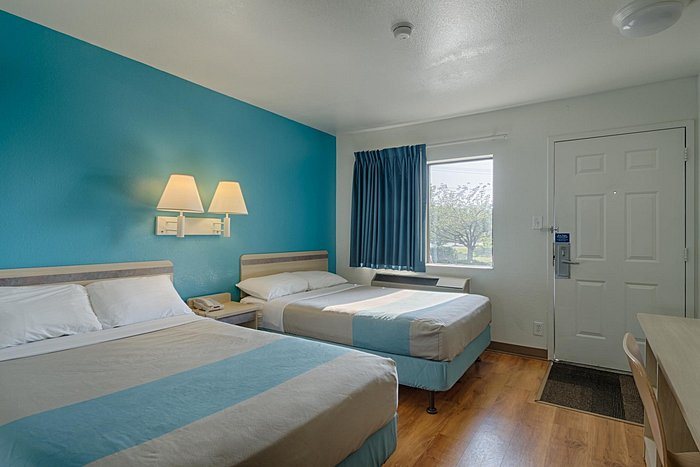 Motel 6 Washington DC — Guest room