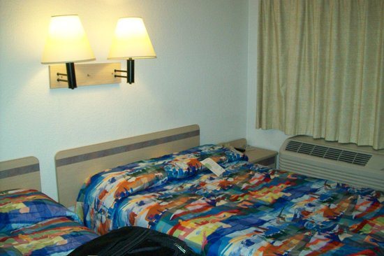 Motel 6 Wells NV — Guest room