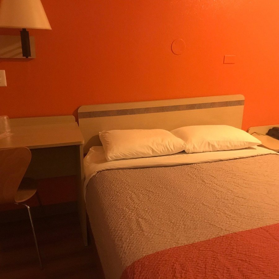 Motel 6 Williams CA — Guest room