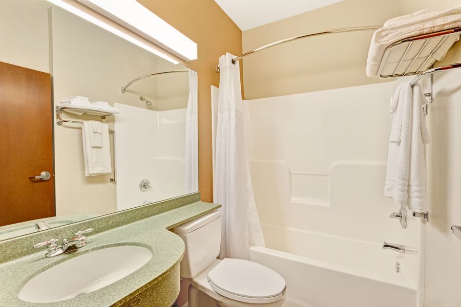 Motel 6 York NE — Bathroom