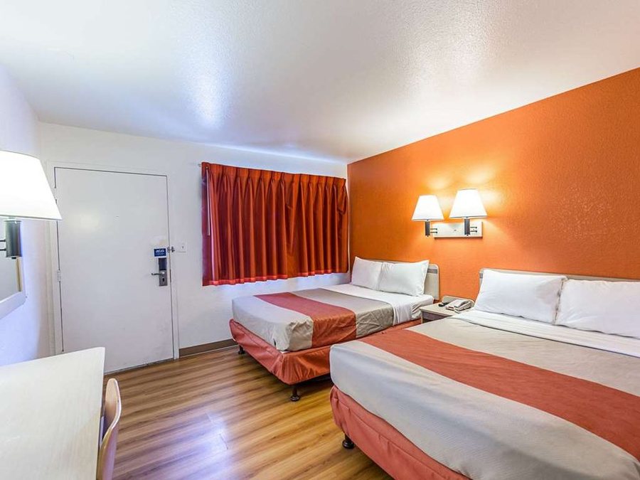 Motel 6 Yreka — Guest room