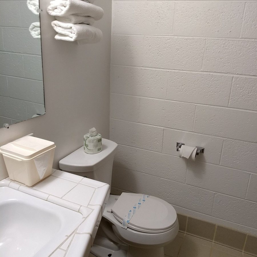 Motel 62 — Bathroom