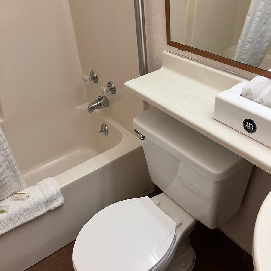 Motel 8 Las Vegas Las Vegas Nevada — Bathroom