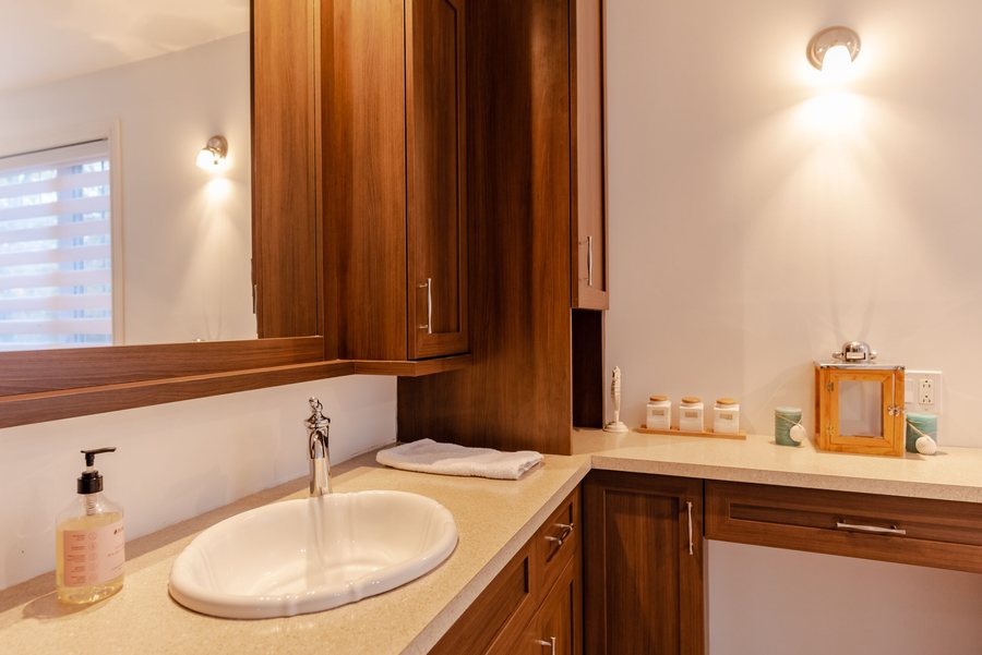 Motel Au Fleuve D Argent Et Chalets — Bathroom