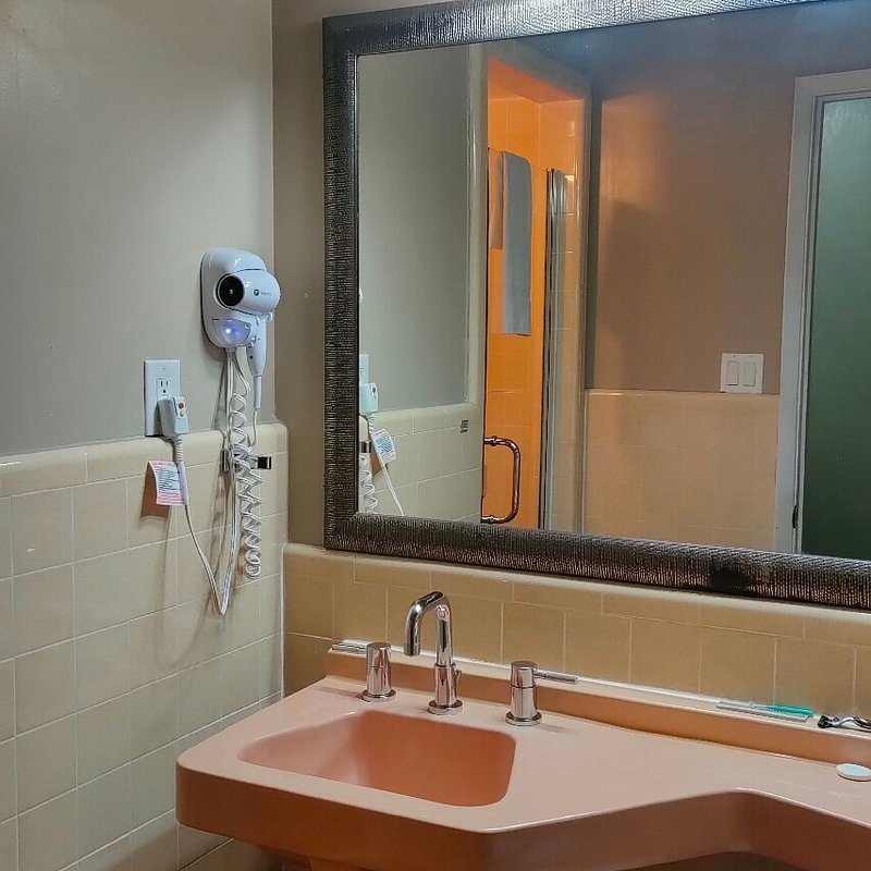 Motel Capri — Bathroom
