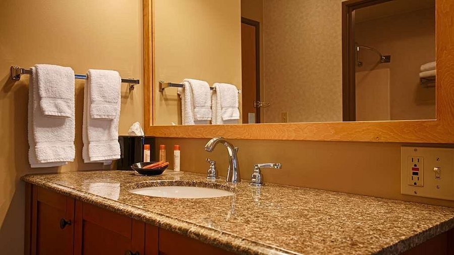 Motel Del Rogue — Bathroom