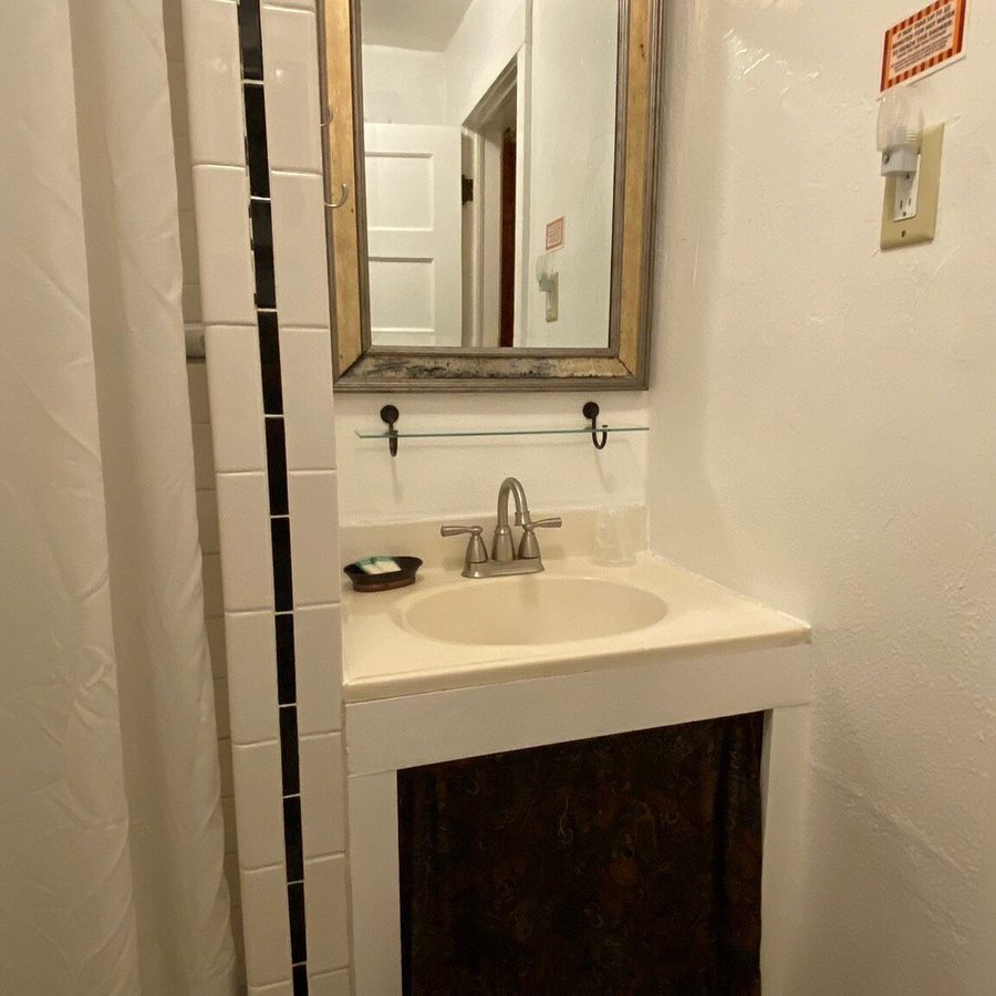 Motel Du Beau — Bathroom