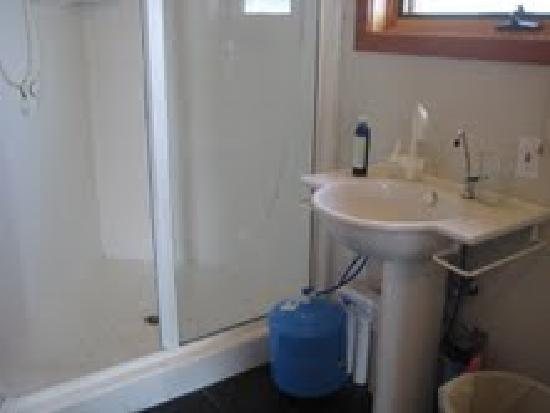 Motel Inverness — Bathroom