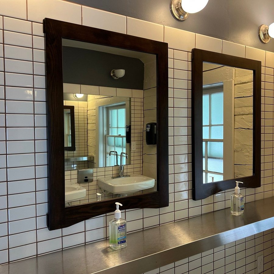 Motel Lake McDonald — Bathroom