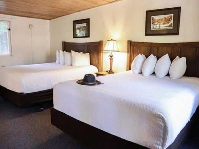 Motel Lake McDonald — Guest room