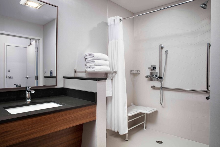 Motel M Lewisburg — Bathroom