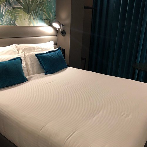 Motel One Barcelona Ciutadella Barcelona Catalonia — Guest room