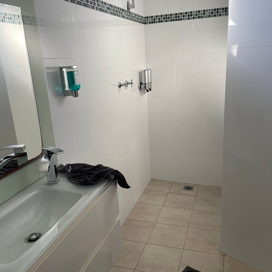 Motel River Bend — Bathroom