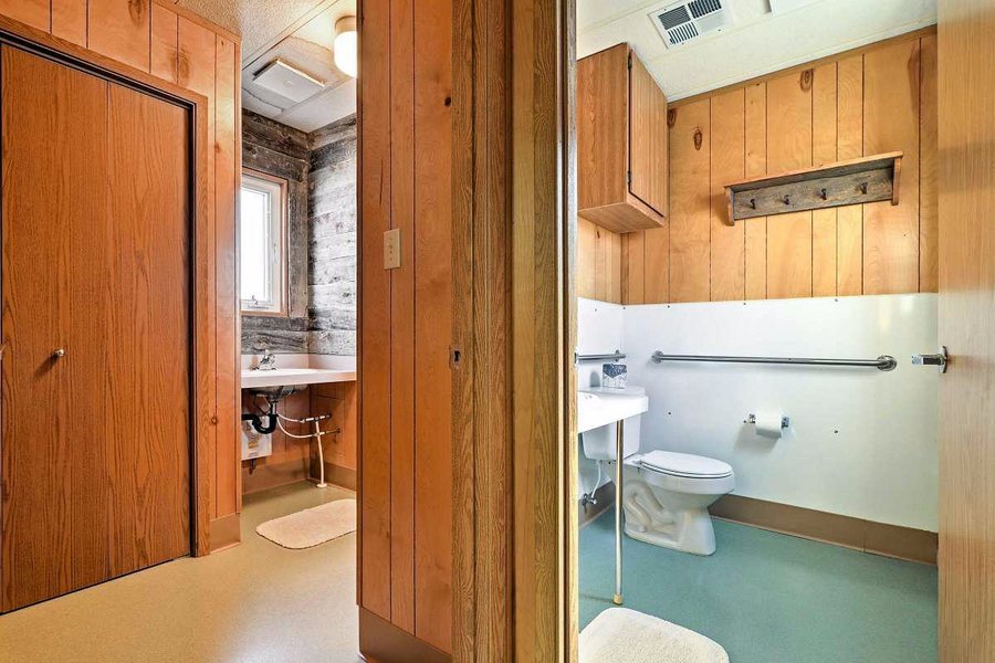 Motel Torrey — Bathroom