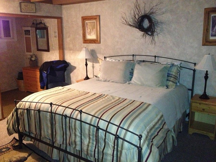 Mother Nature s Inn — Guest room