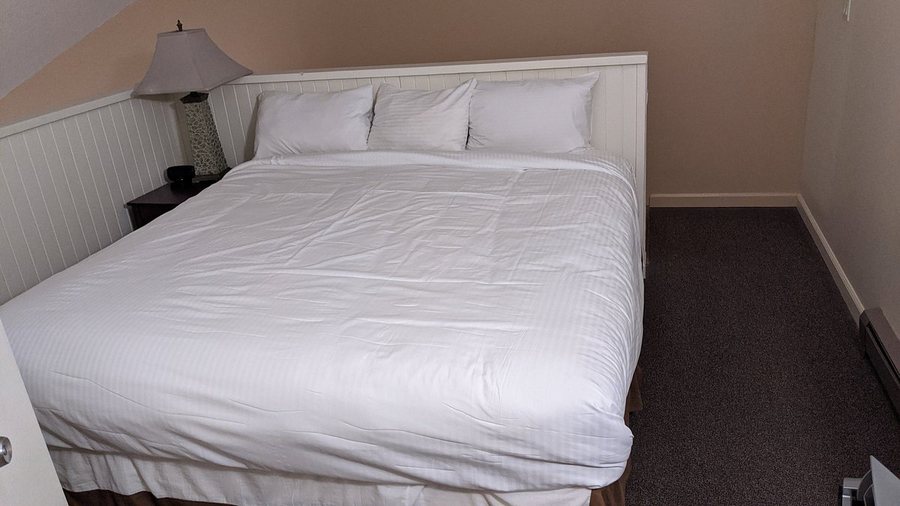 Mount Bachelor Village Resort — Guest room