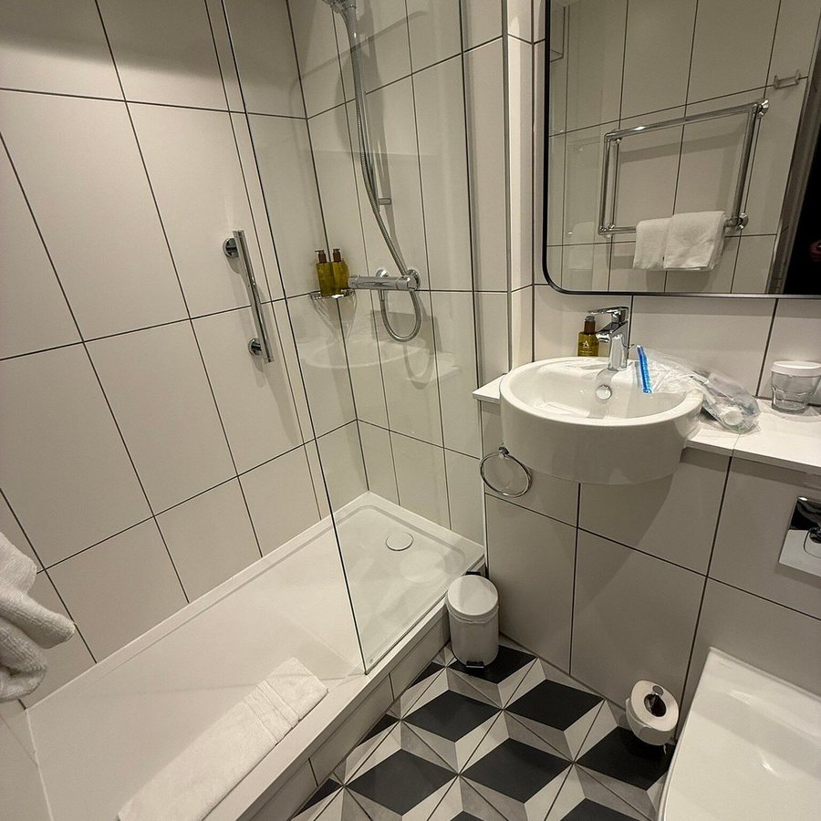 Mount Royal Hotel Edinburgh By The Unlimited Collection — Bathroom
