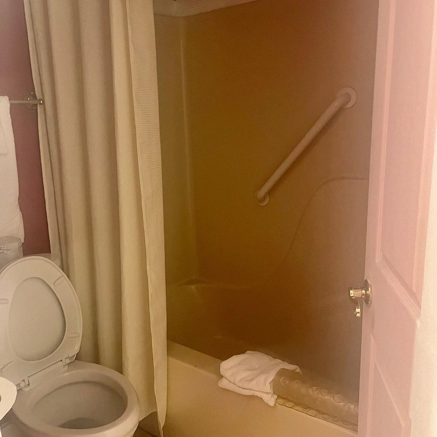 Mountain Harbor Inn Resort On the Lake — Bathroom