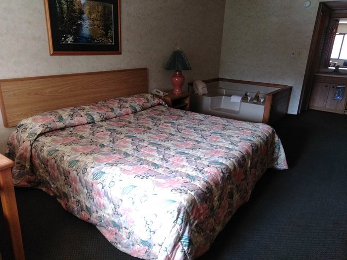 Mountain Heritage Inn — Guest room