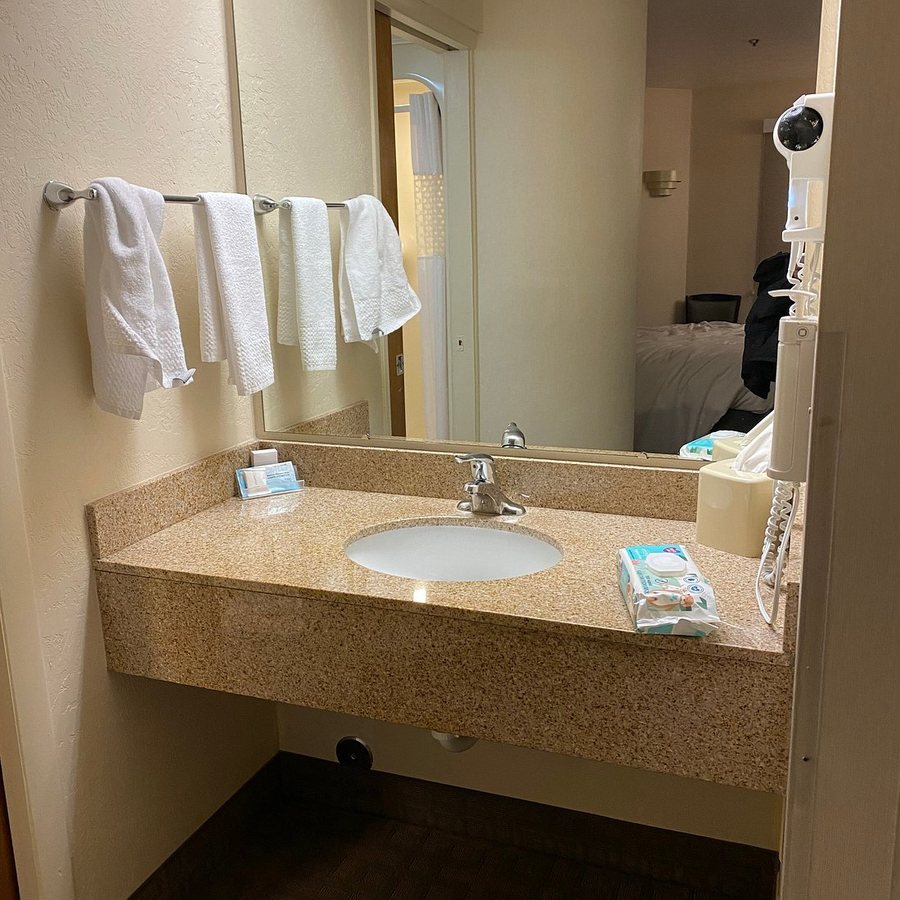 Mountain Home Inn — Bathroom