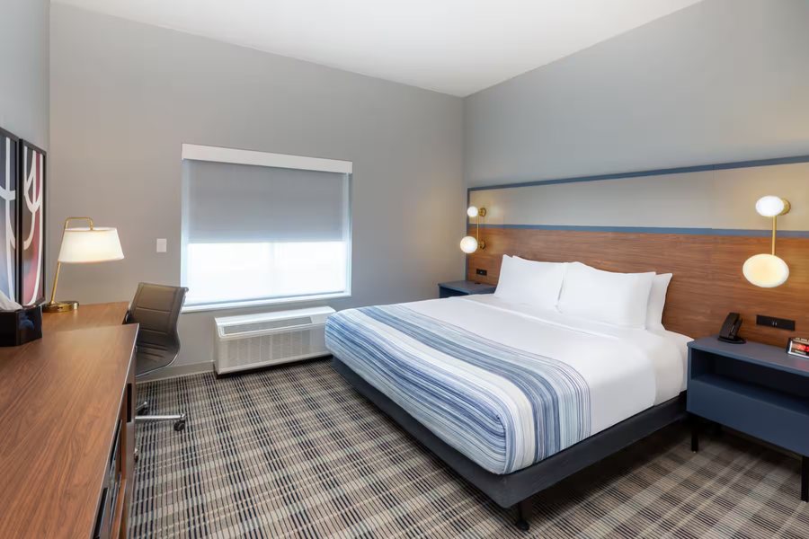 Mountain Home Inn — Guest room