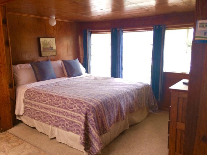 Mountain Lake Cottages — Guest room