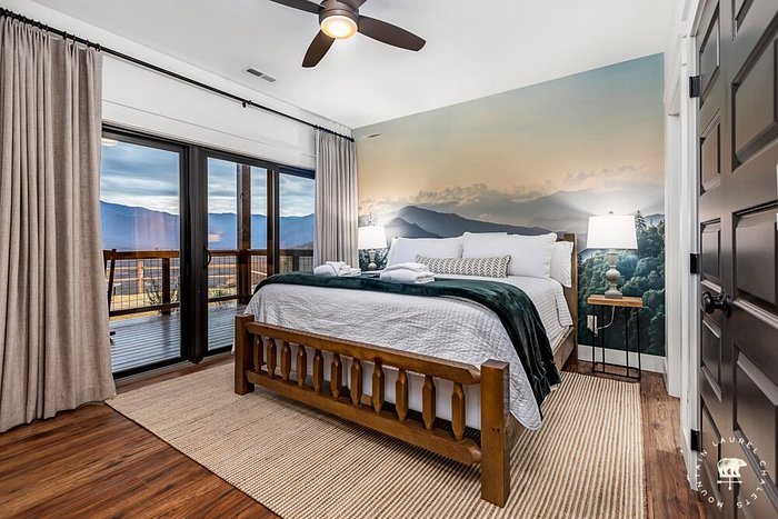 Mountain Laurel Chalets — Guest room