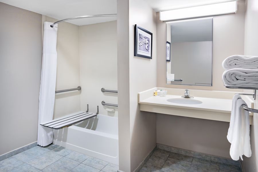 Mountain Laurel Inn — Bathroom