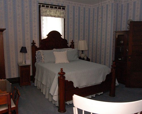 Mountain Laurel Inn — Guest room