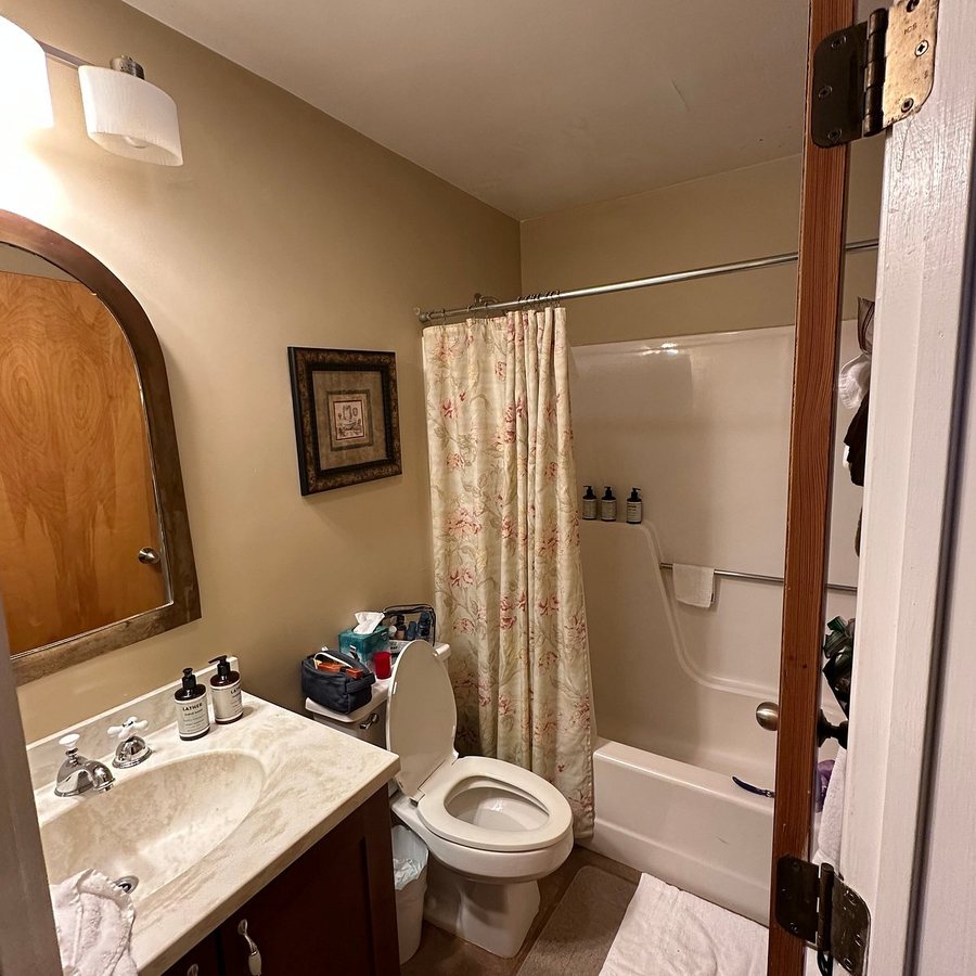 Mountain Lodge at Okemo A Vail Resorts Property — Bathroom