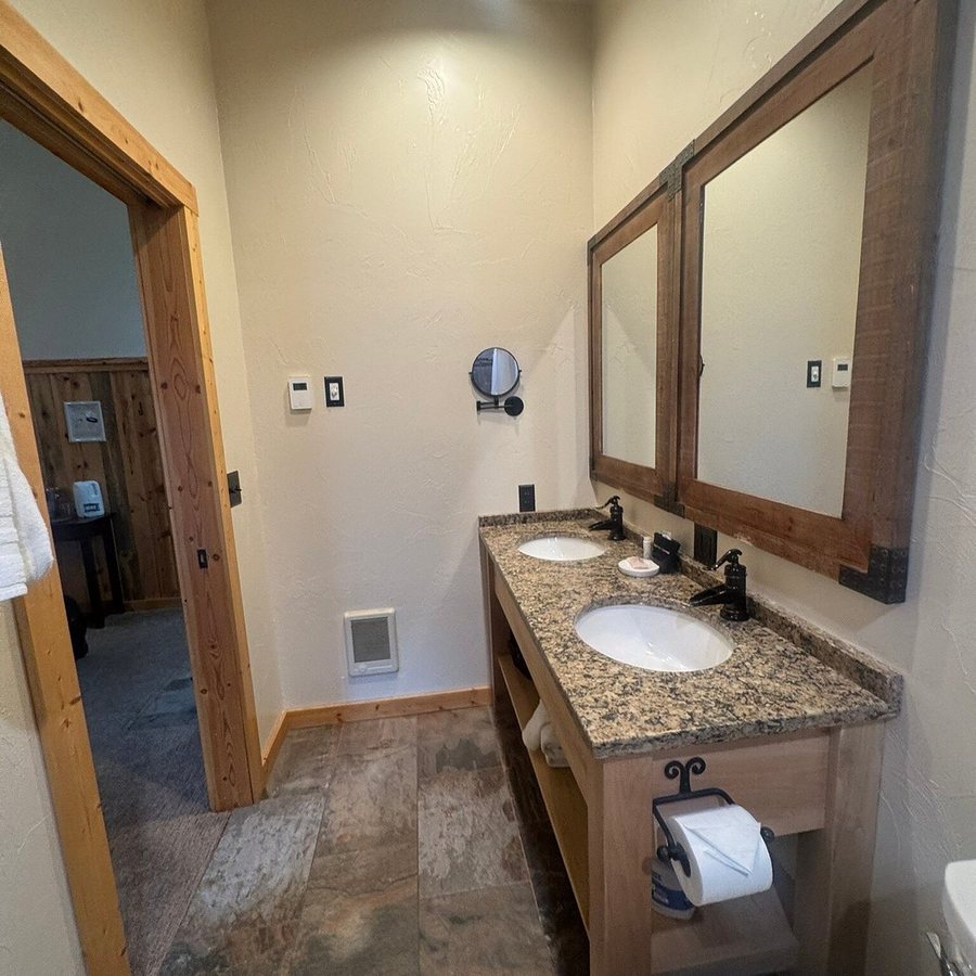 Mountain Magnolia Inn — Bathroom
