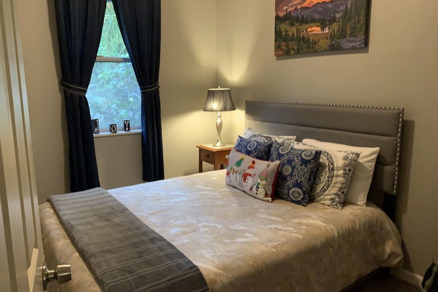 Mountain Meadows Inn — Guest room