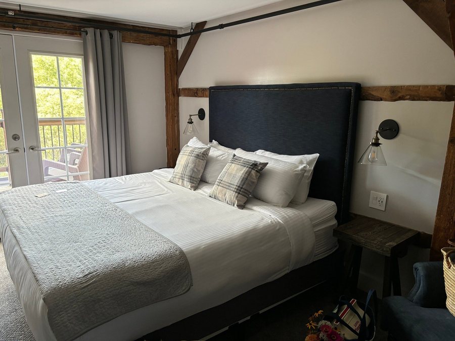Mountain Meadows Lodge — Guest room