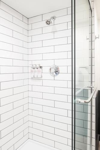 Mountain Modern Jackson Hole — Bathroom
