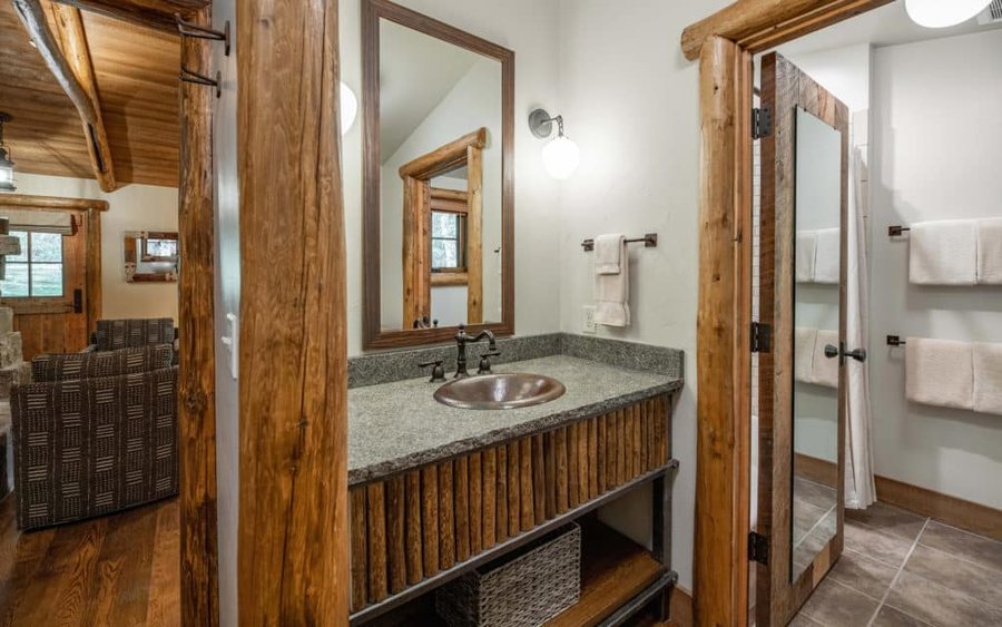Mountain Sky Guest Ranch — Bathroom