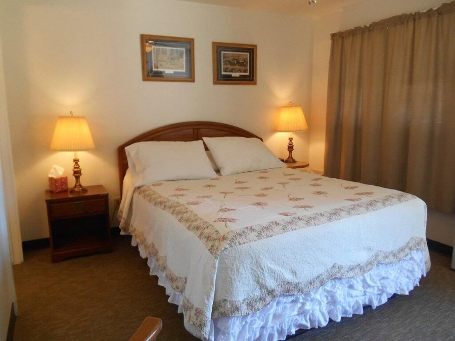 Mountain Spirit Inn — Guest room