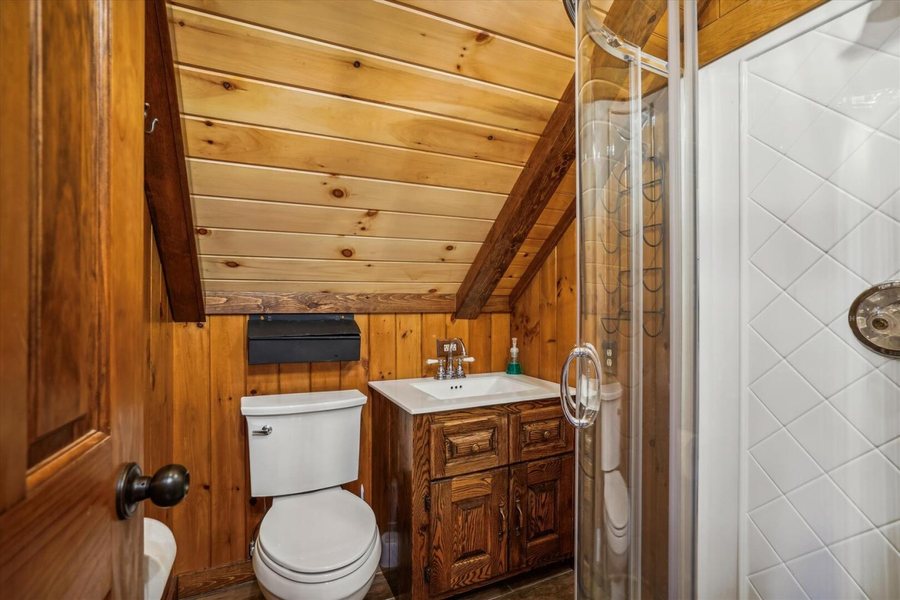 Mountain Valley Retreat B B — Bathroom