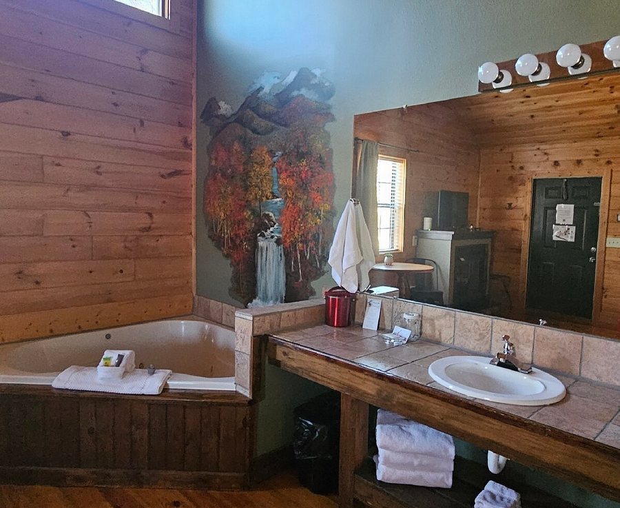 Mountain View Cabins — Bathroom