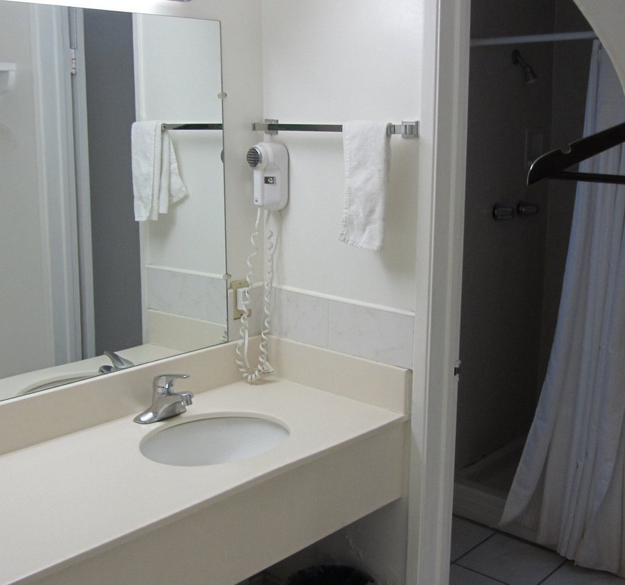 Mountain View Hotel — Bathroom