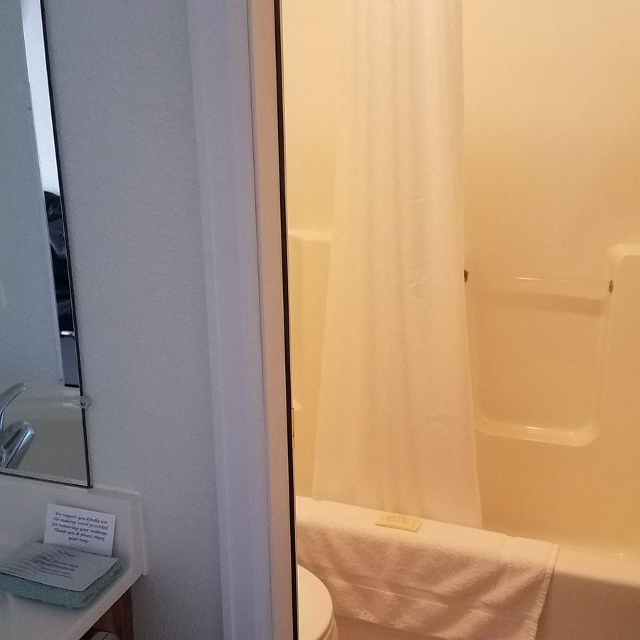Mountain View Motor Inn Fort Garland Colorado — Bathroom