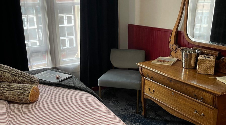 Mountain Views at River s Edge — Guest room