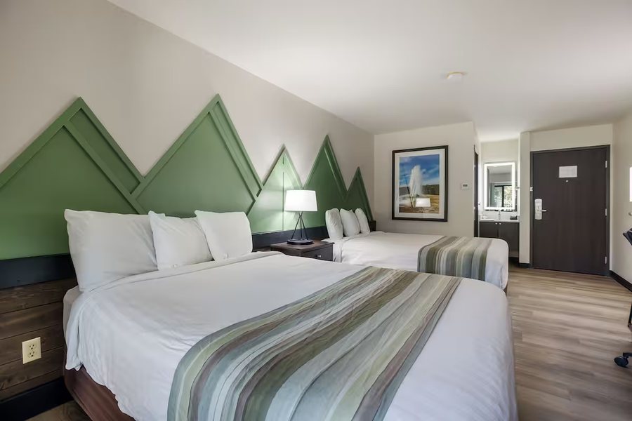 Mountain Vista Hotel — Guest room