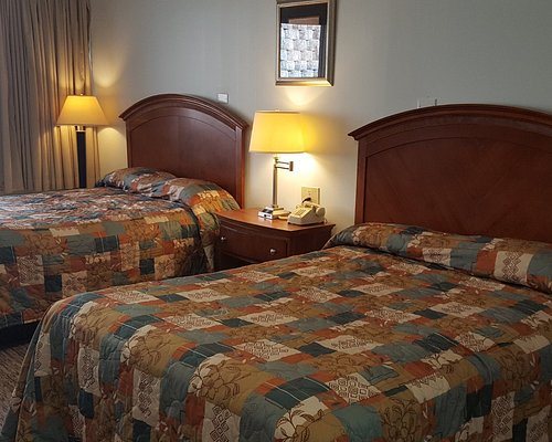 Mountaineer Inn — Guest room