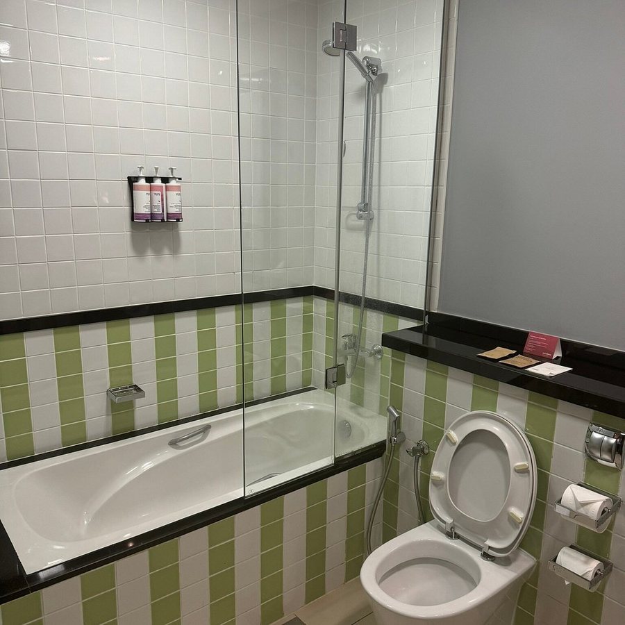 Movenpick Al Mamzar — Bathroom