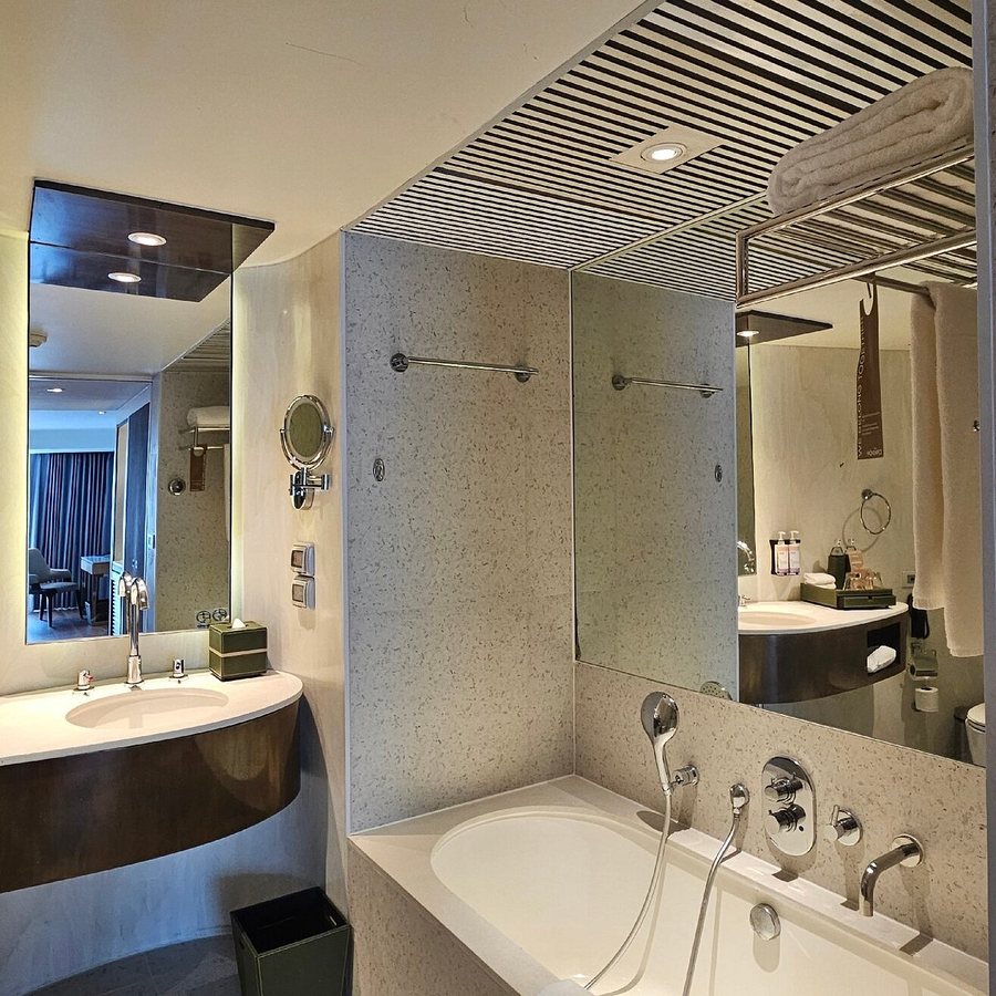 Movenpick BDMS Wellness Resort Bangkok — Bathroom