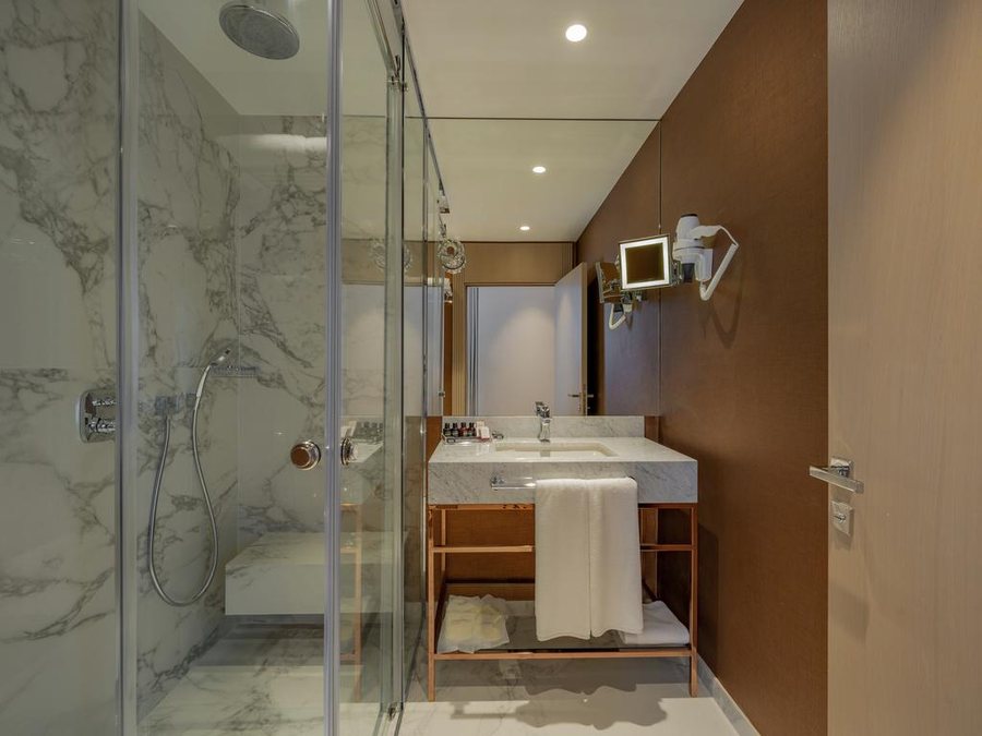 Movenpick Hotel Istanbul Bosphorus Istanbul — Bathroom