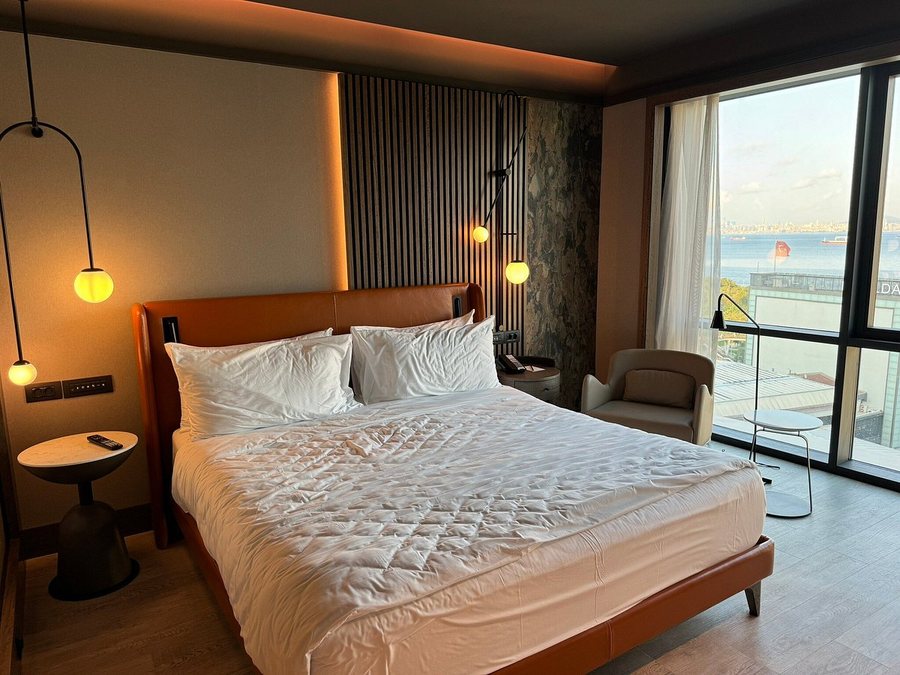 Movenpick Hotel Istanbul Marmara Sea — Guest room