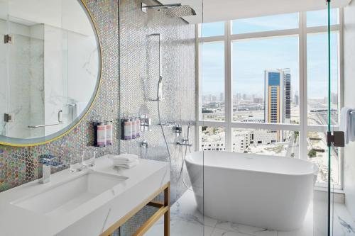 Movenpick Hotel Jumeirah Village Triangle — Bathroom